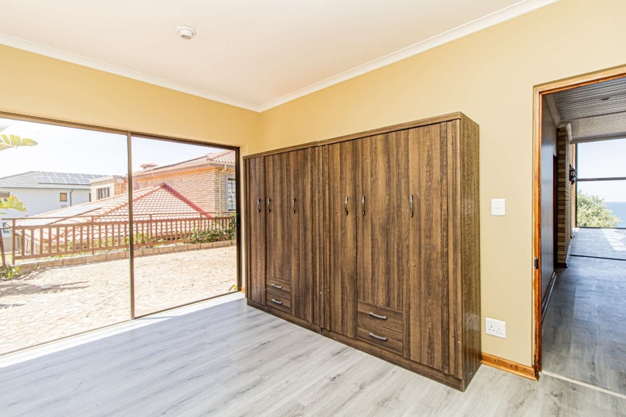 To Let 5 Bedroom Property for Rent in Hersham Western Cape